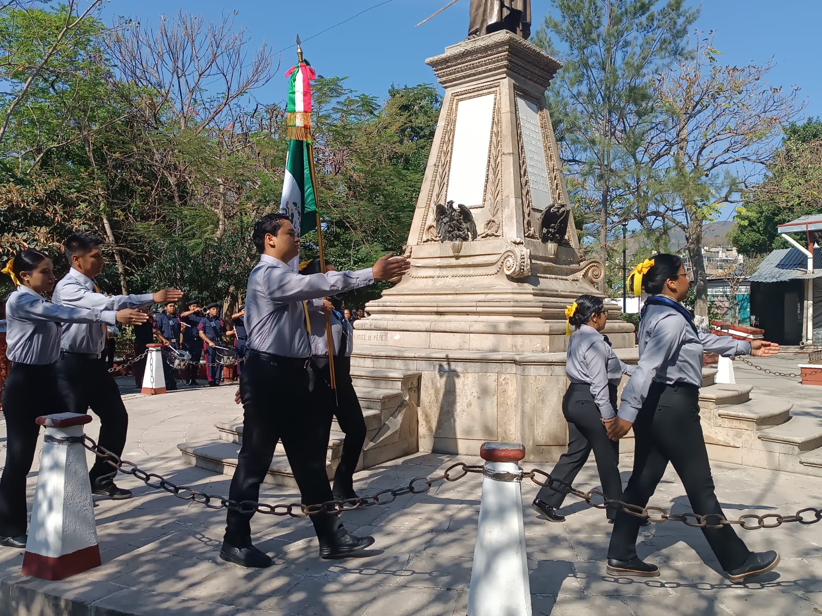 ESCOLTA DE LA INSTITUCIÓN 