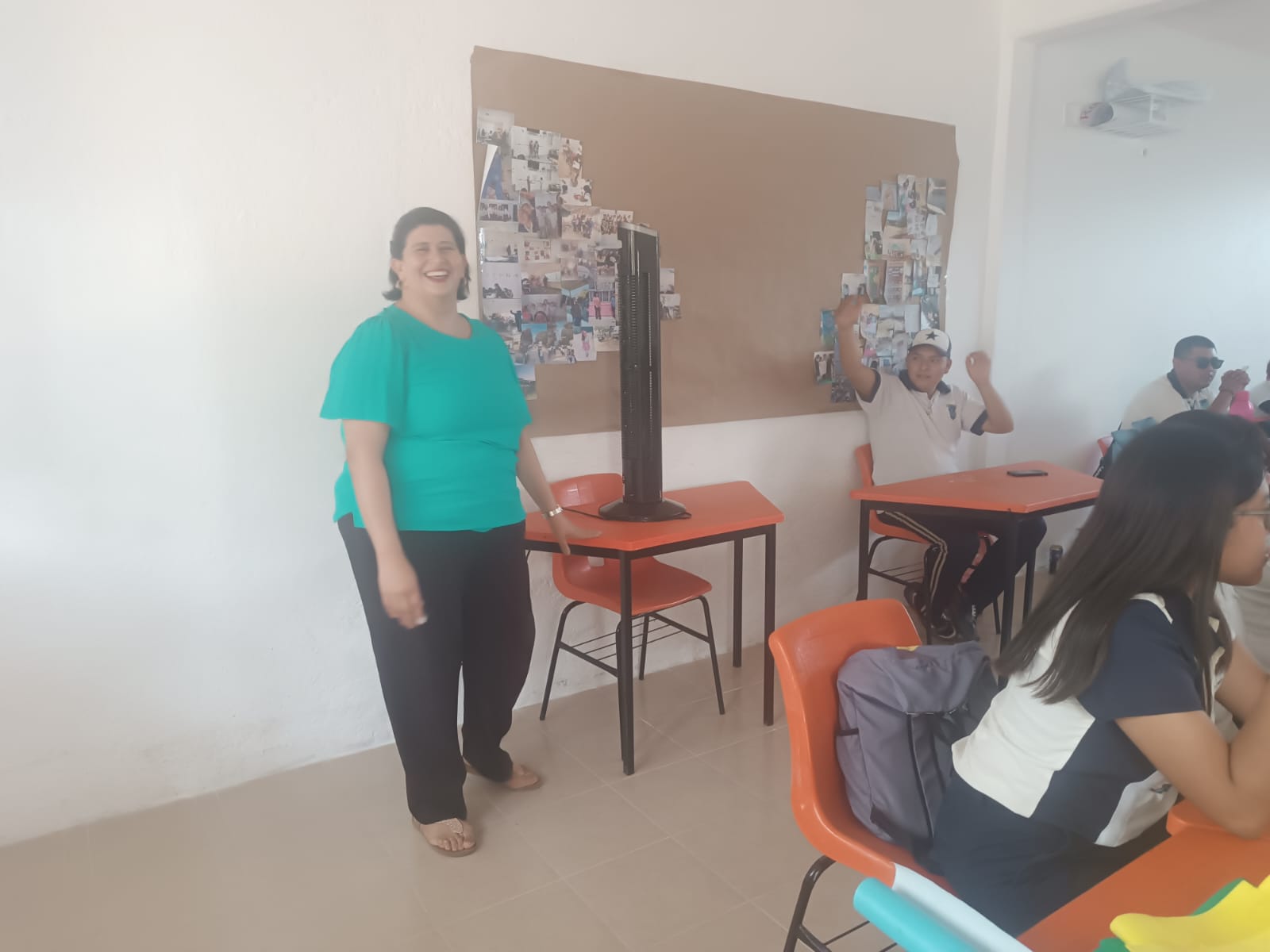 EQUIPAMIENTO DE AULAS